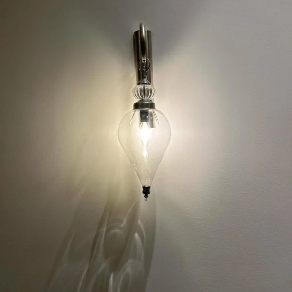 أبليك حائط نحاسي مع زجاج شفاف مودرن من المشكاة