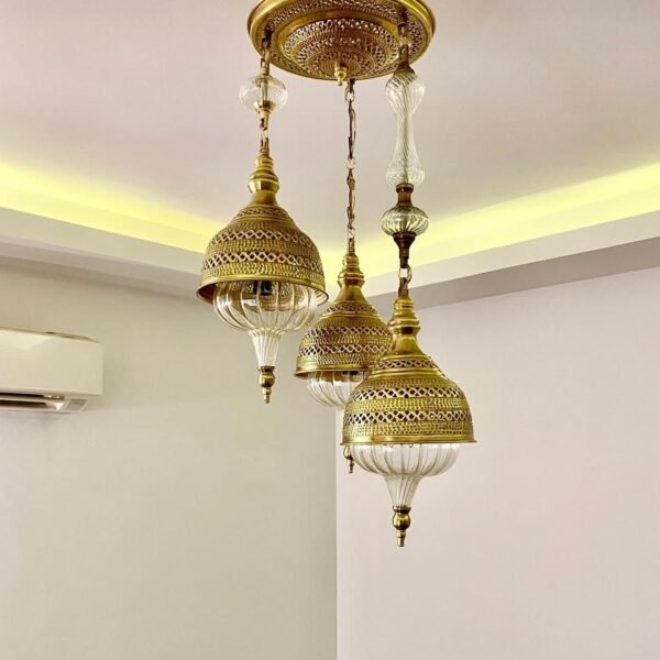 نجفة نحاس مستديرة ذهبي بتصميم ملكي فاخر للصالون