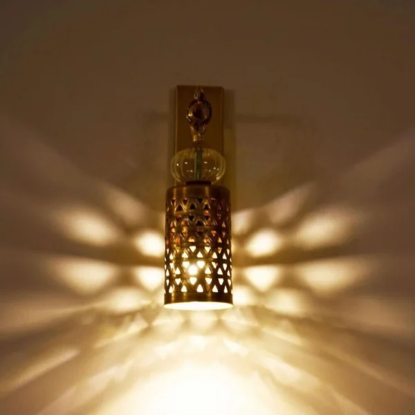 أبليك حائط نحاسي مودرن مع زجاج مصقول من المشكاة