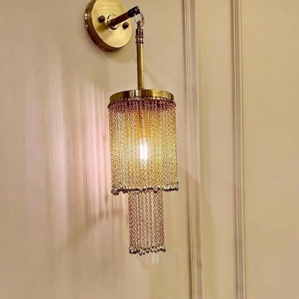 أبليك نحاسي للحوائط مزين بالكريستال الشفاف بتصميم ملكي من المشكاة 