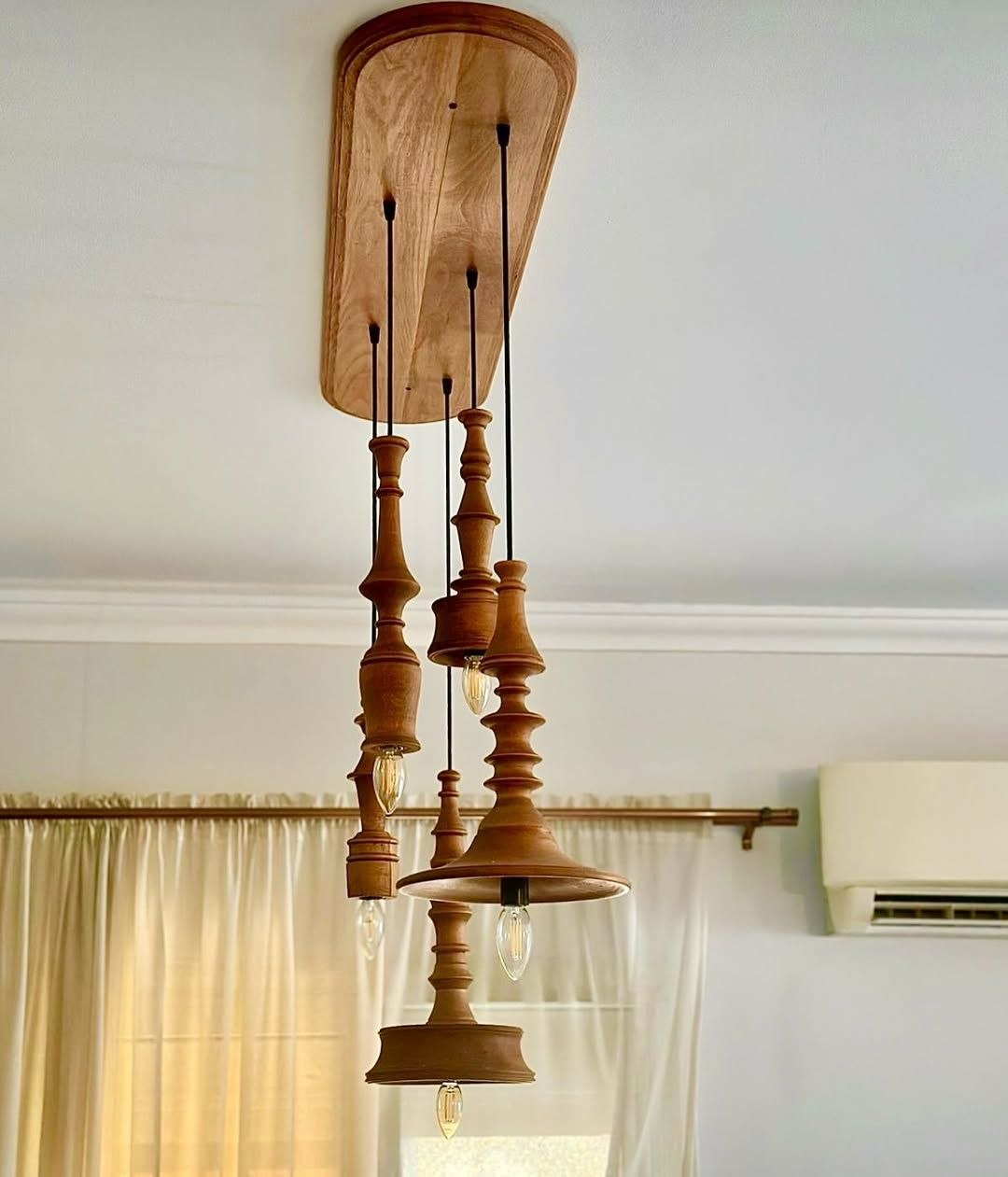 نجفة معدن سيمبل خشب بتصميم ريفي مودرن من المشكاة