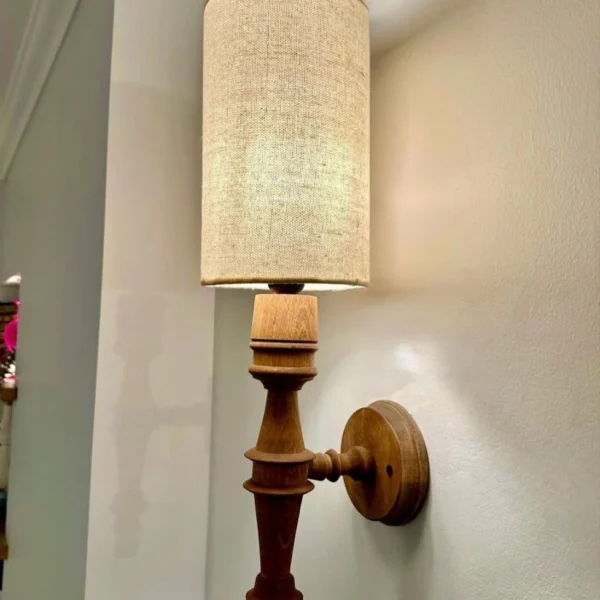 أبليك حائط نحاسي مرصع بالكريستال بتصميم مودرن فخم من المشكاة 