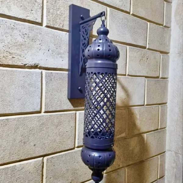 أبليك حائط نحاسي بتصميم ملكي مرصع بالكريستال من المشكاة 