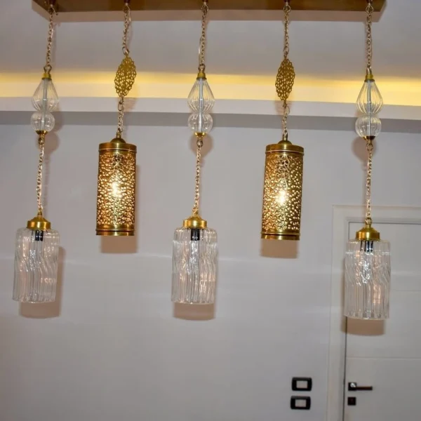 نجف نحاس مودرن بتصميم دائري وقطع كريستال نقية من المشكاة