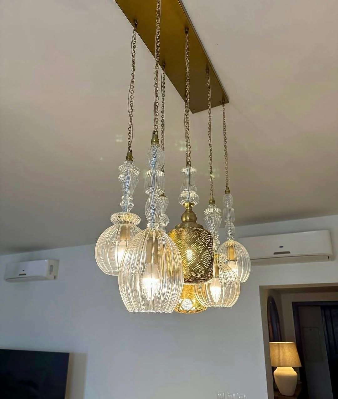 نجفة سقف مودرن فضي بقطع كريستال من المشكاة