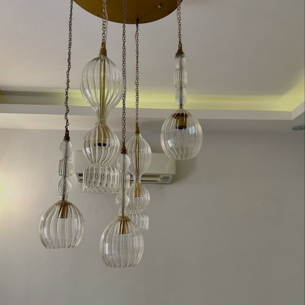 نجفة سقف مودرن فضي مزينة بالكريستال من المشكاة 