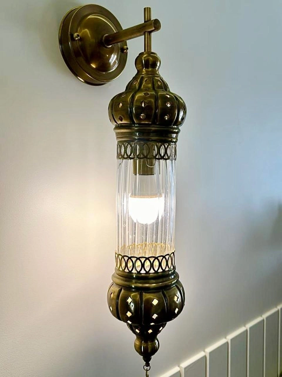 أبليك نحاسي فخم مطعم بالكريستال النقي من المشكاة.