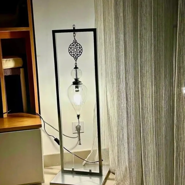 أباجورة أرضية فضي كلاسيك بتصميم ملكي فاخر من المشكاة 